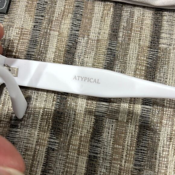 Nectar Anthropologie Atypical White Oval Sunglasses with Clothe Case